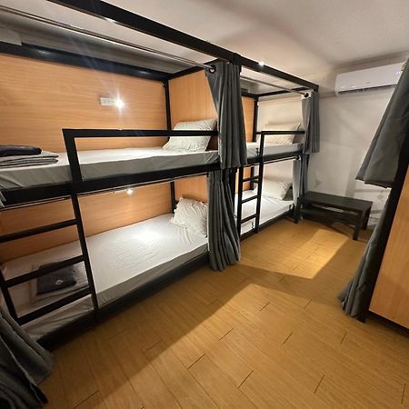 The Cute Silom Hostel Bangkok Bagian luar foto