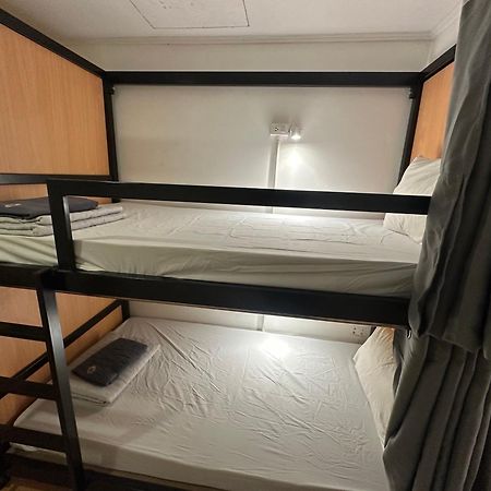 The Cute Silom Hostel Bangkok Bagian luar foto