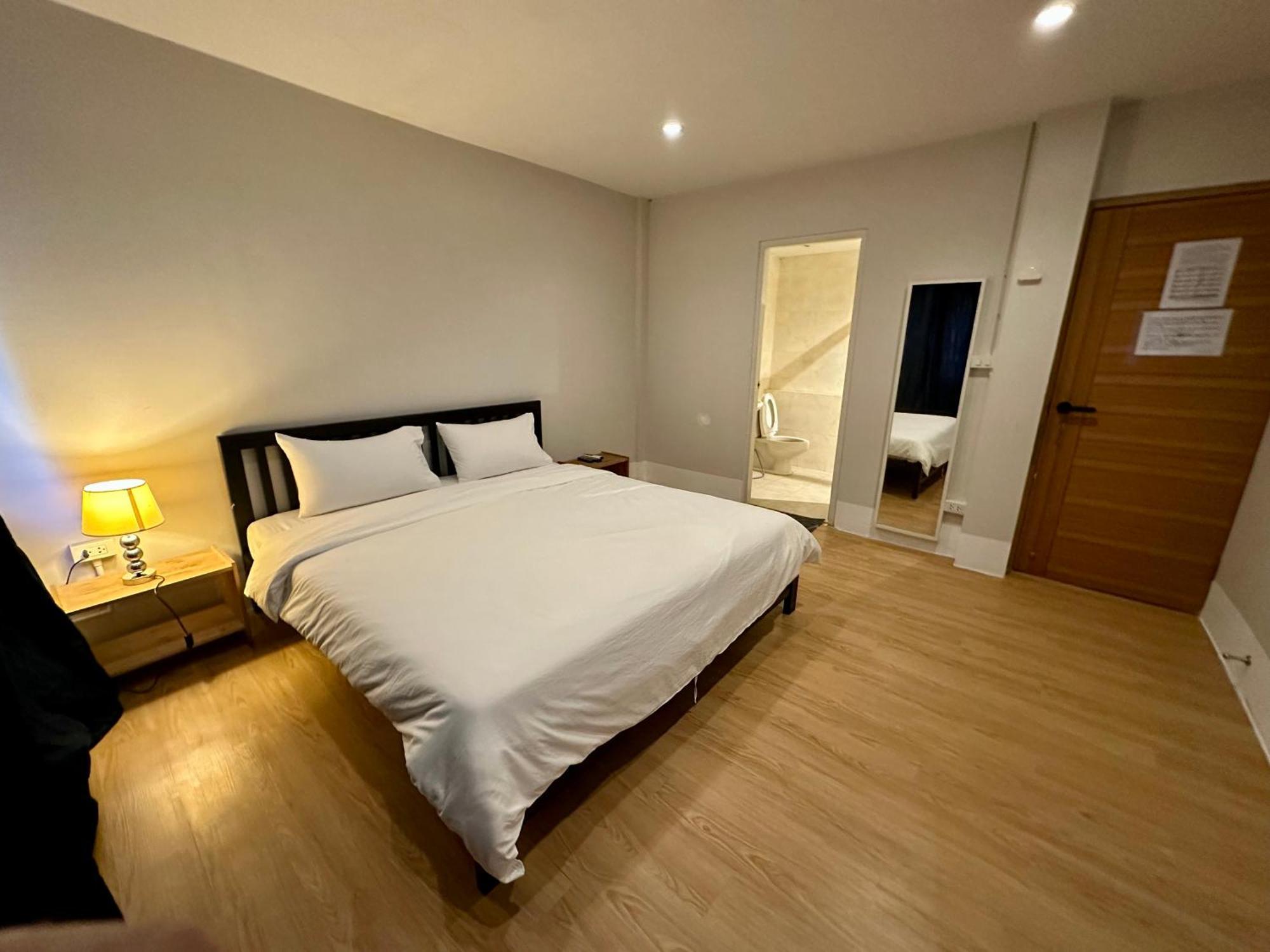 The Cute Silom Hostel Bangkok Bagian luar foto