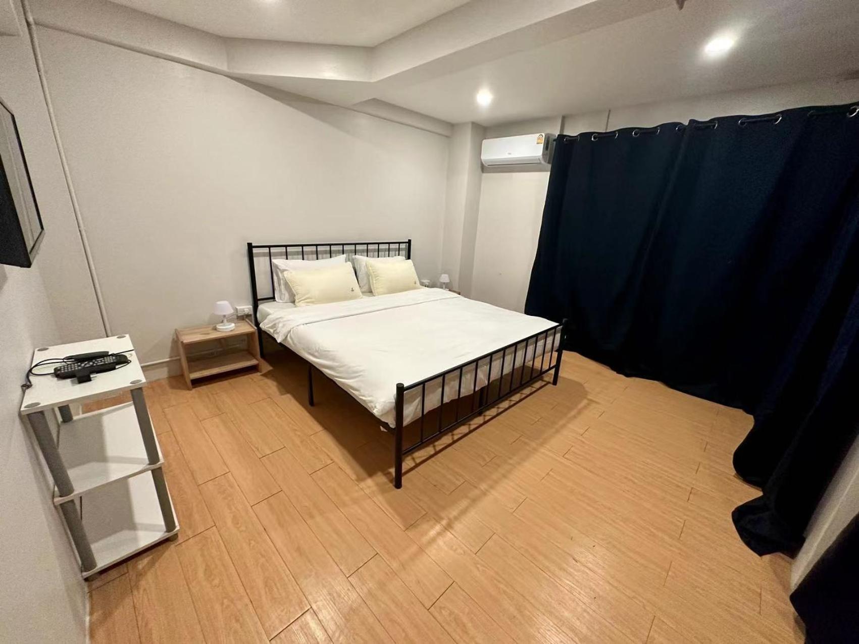 The Cute Silom Hostel Bangkok Bagian luar foto
