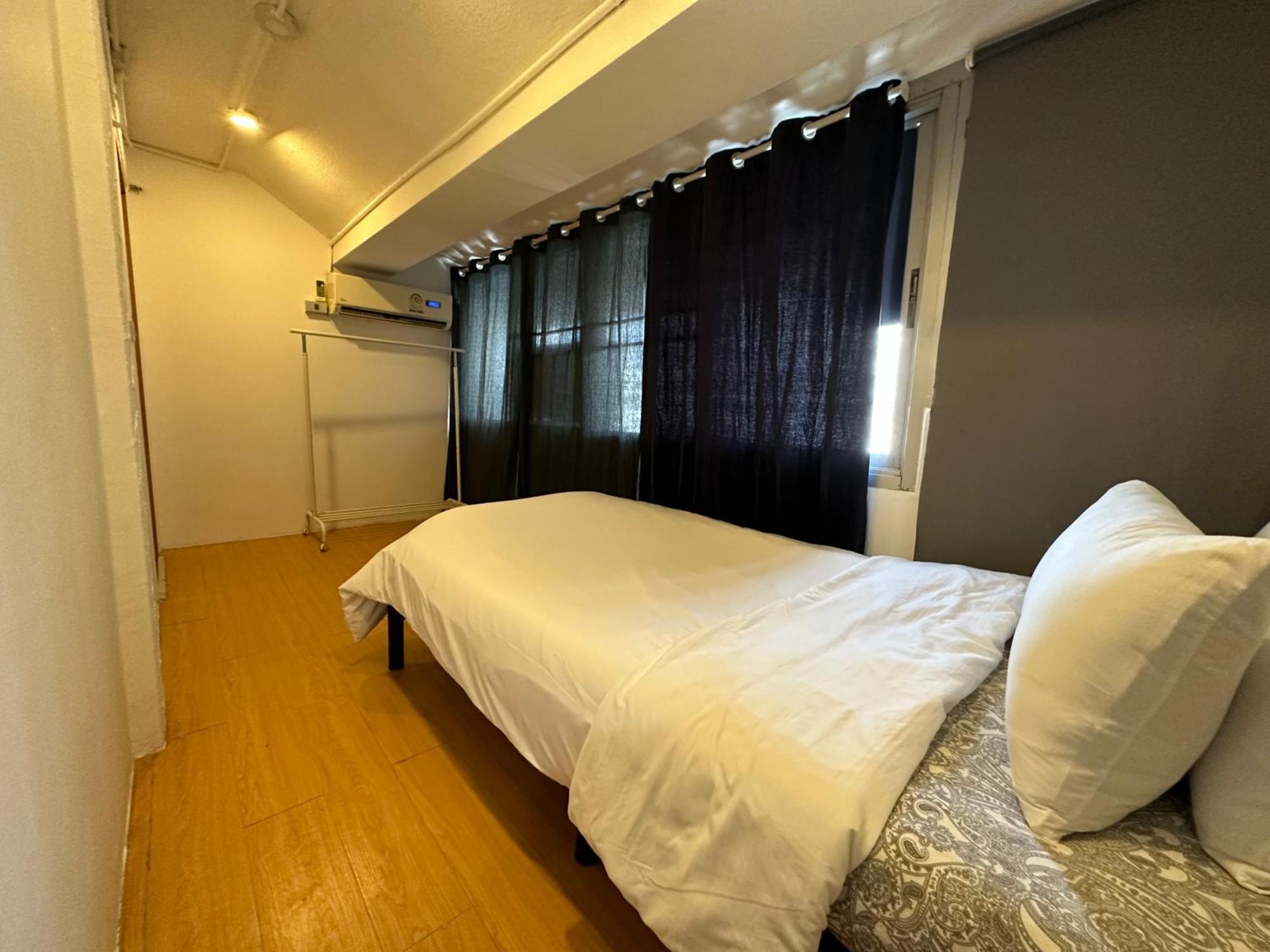 The Cute Silom Hostel Bangkok Bagian luar foto