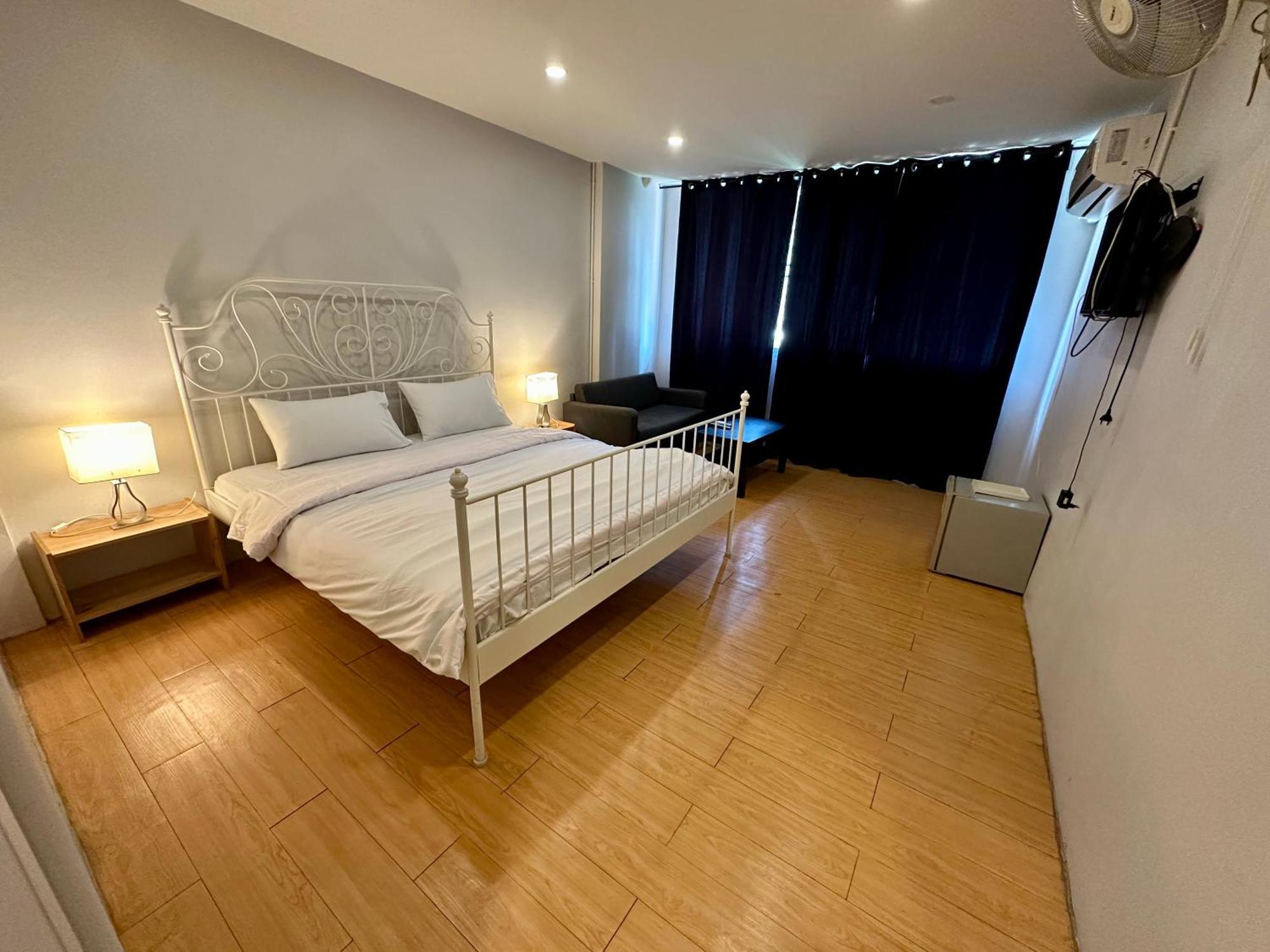 The Cute Silom Hostel Bangkok Bagian luar foto