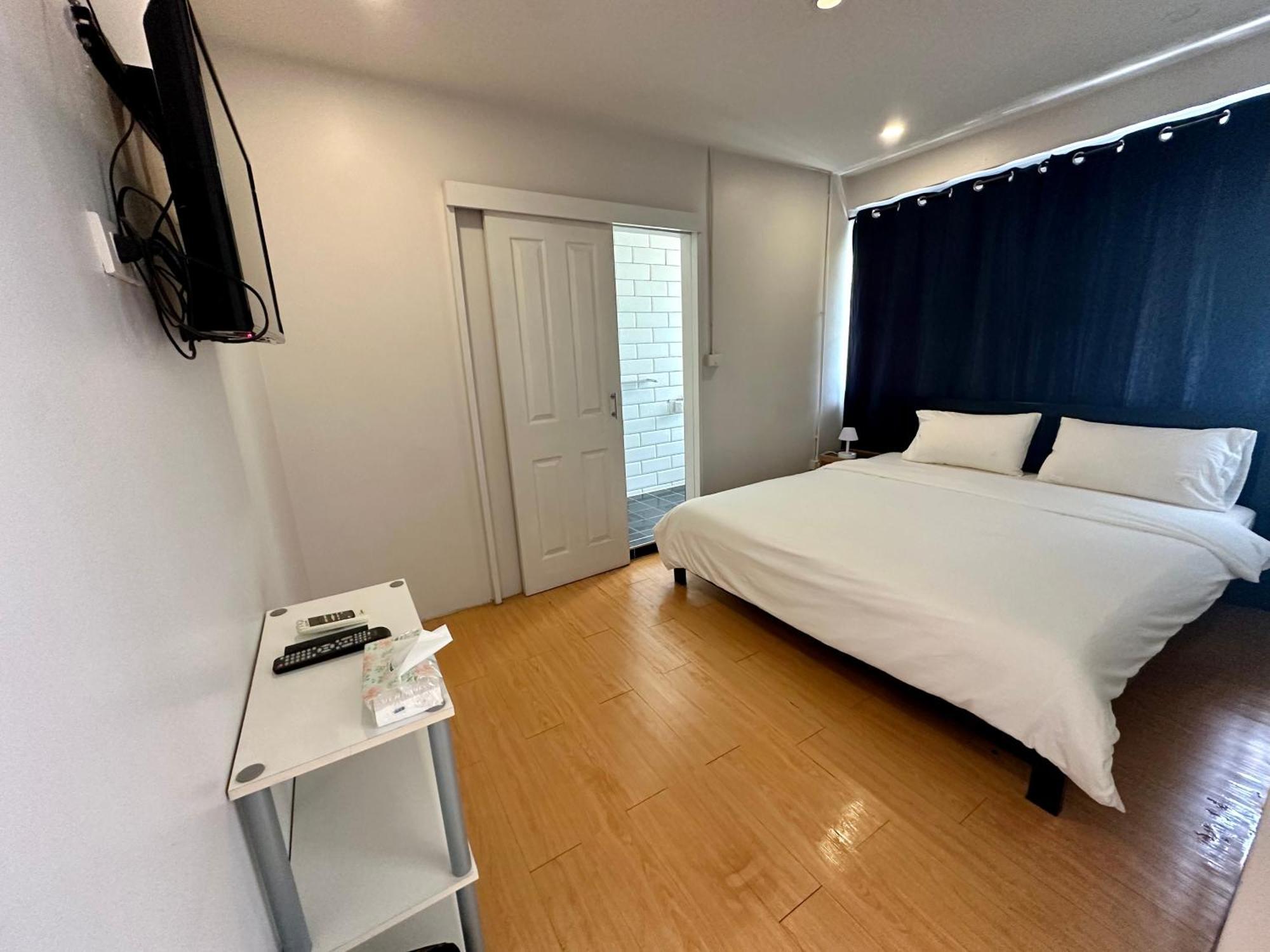 The Cute Silom Hostel Bangkok Bagian luar foto