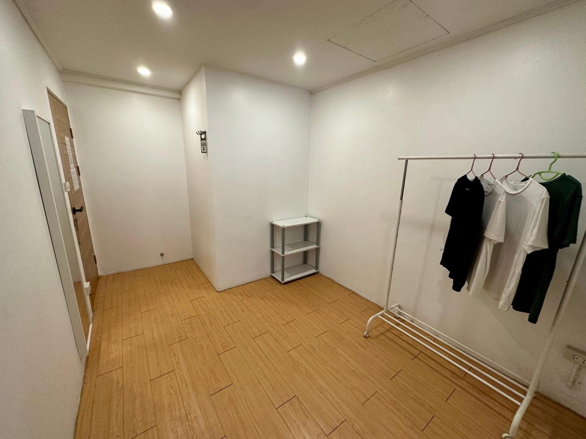 The Cute Silom Hostel Bangkok Bagian luar foto