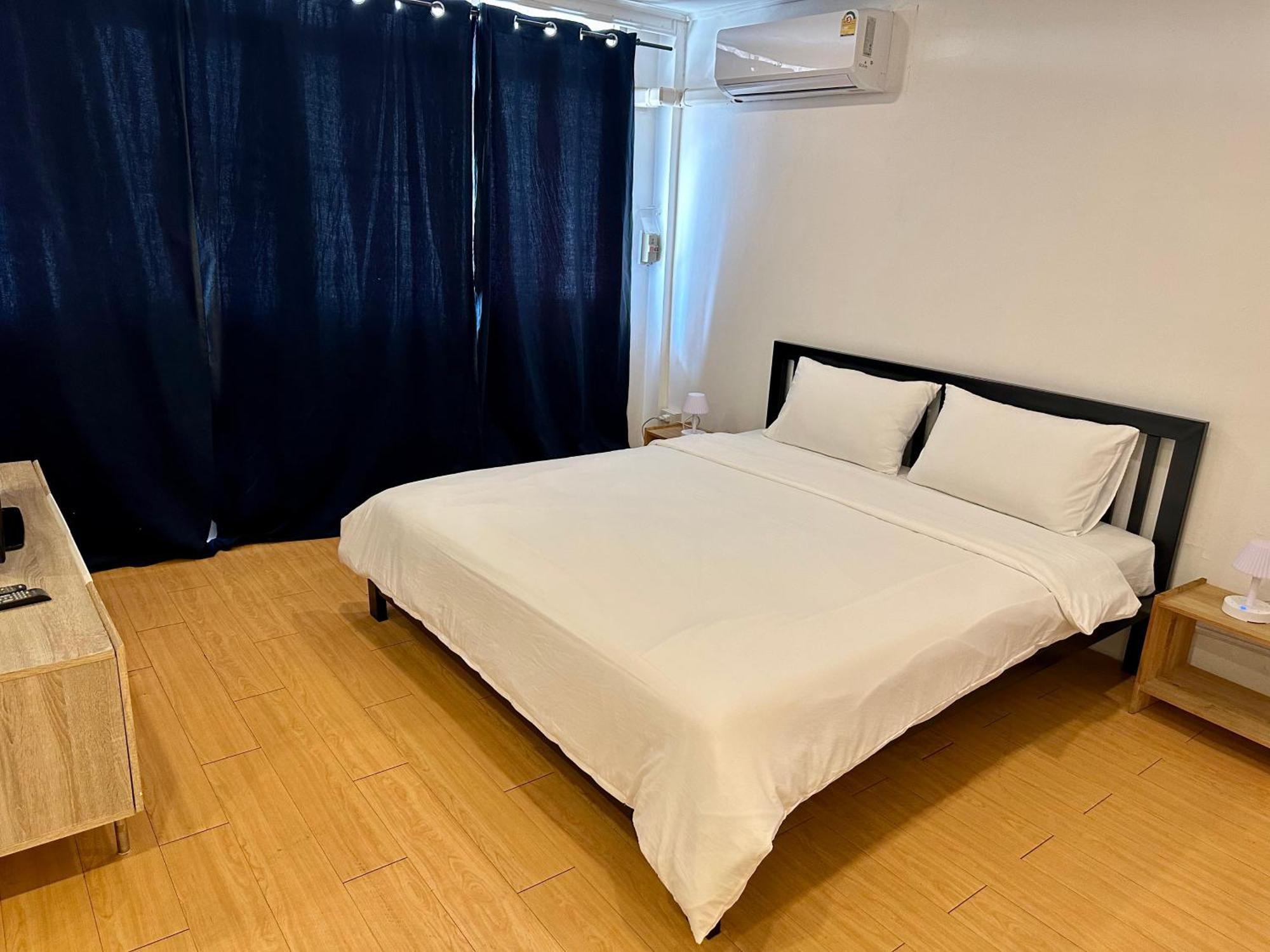 The Cute Silom Hostel Bangkok Bagian luar foto