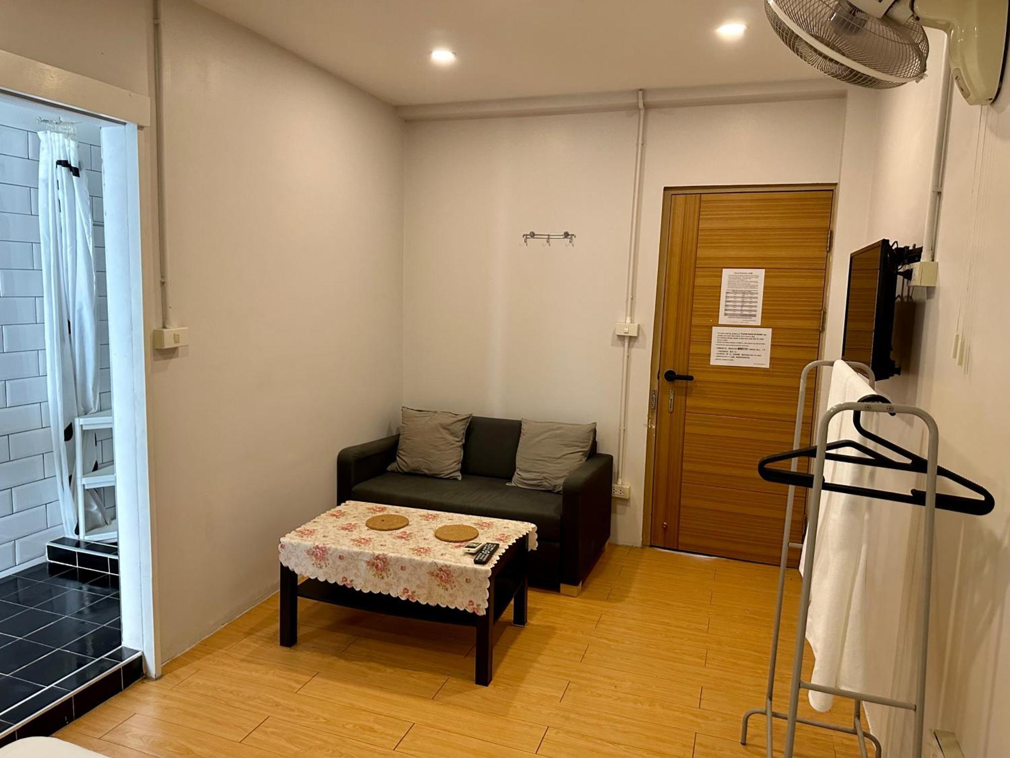 The Cute Silom Hostel Bangkok Bagian luar foto