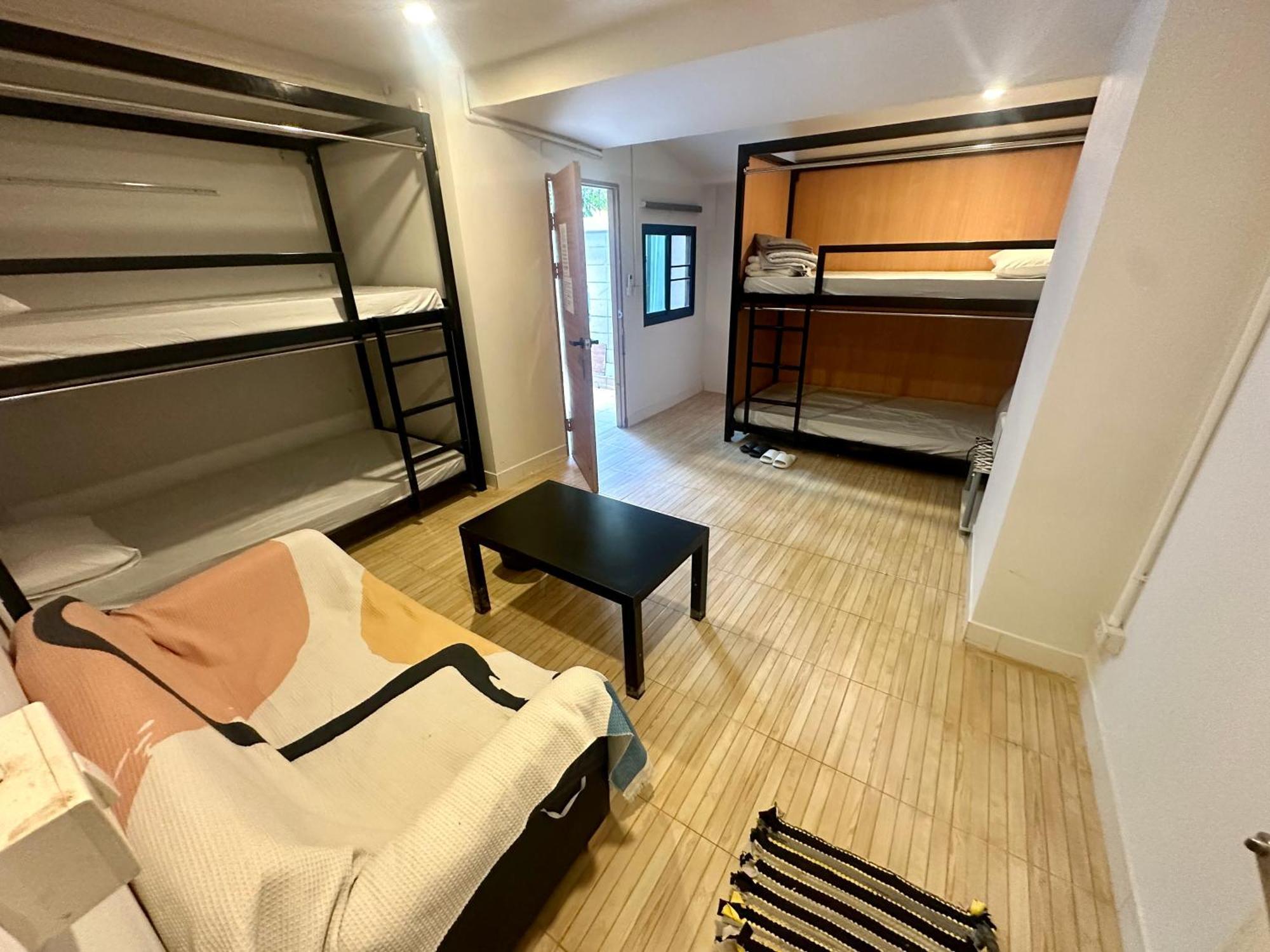 The Cute Silom Hostel Bangkok Bagian luar foto