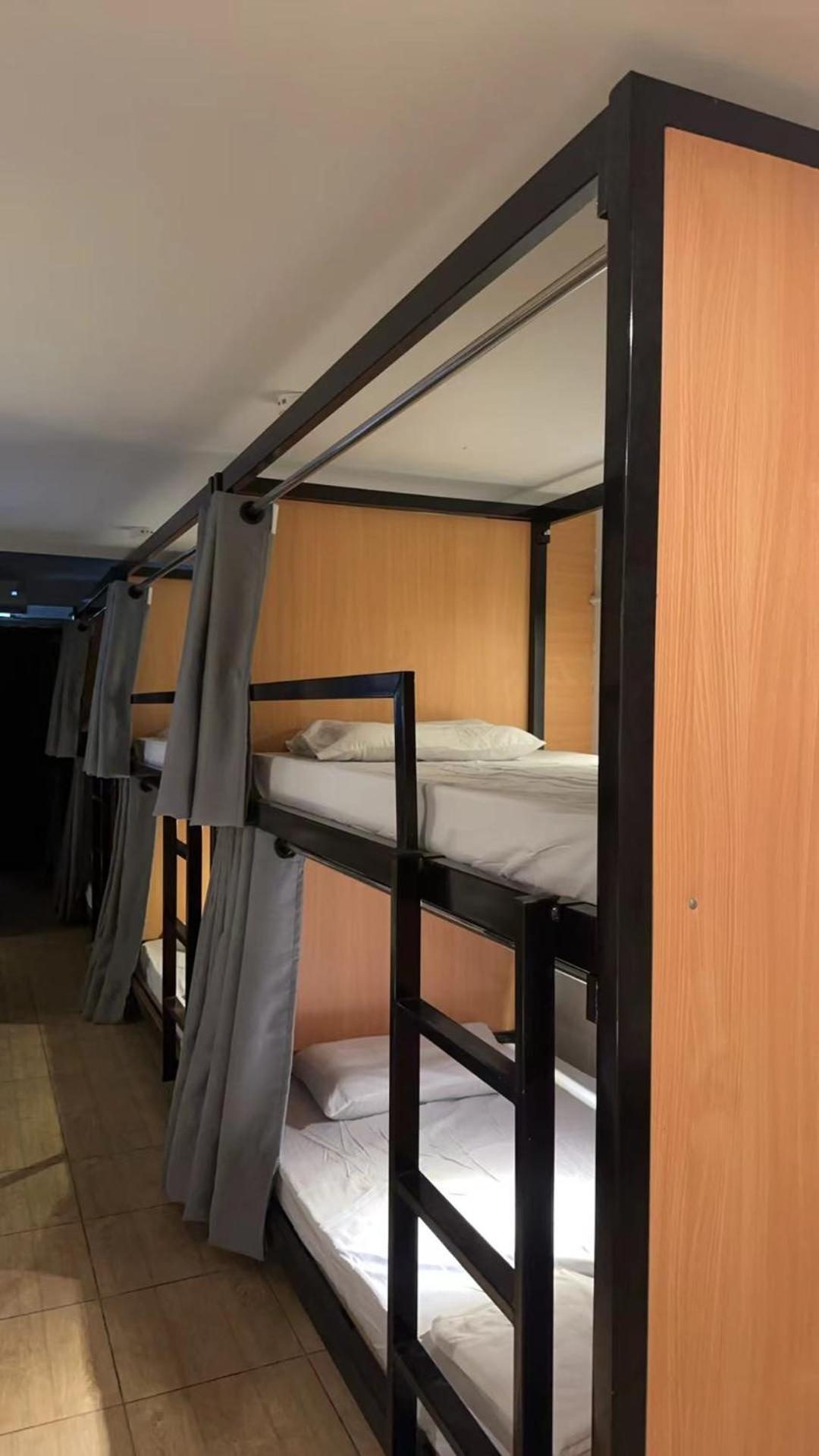 The Cute Silom Hostel Bangkok Bagian luar foto