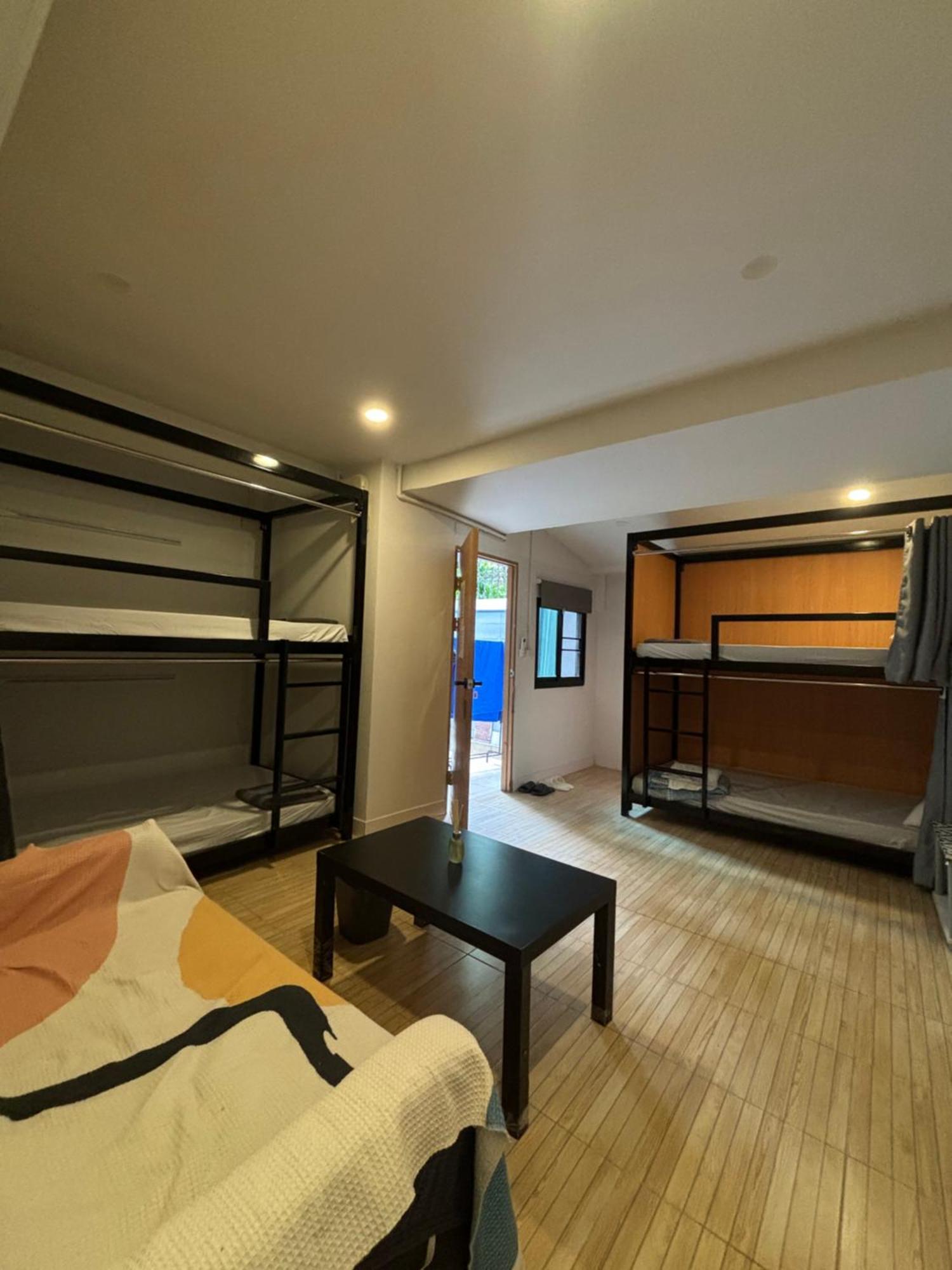 The Cute Silom Hostel Bangkok Bagian luar foto
