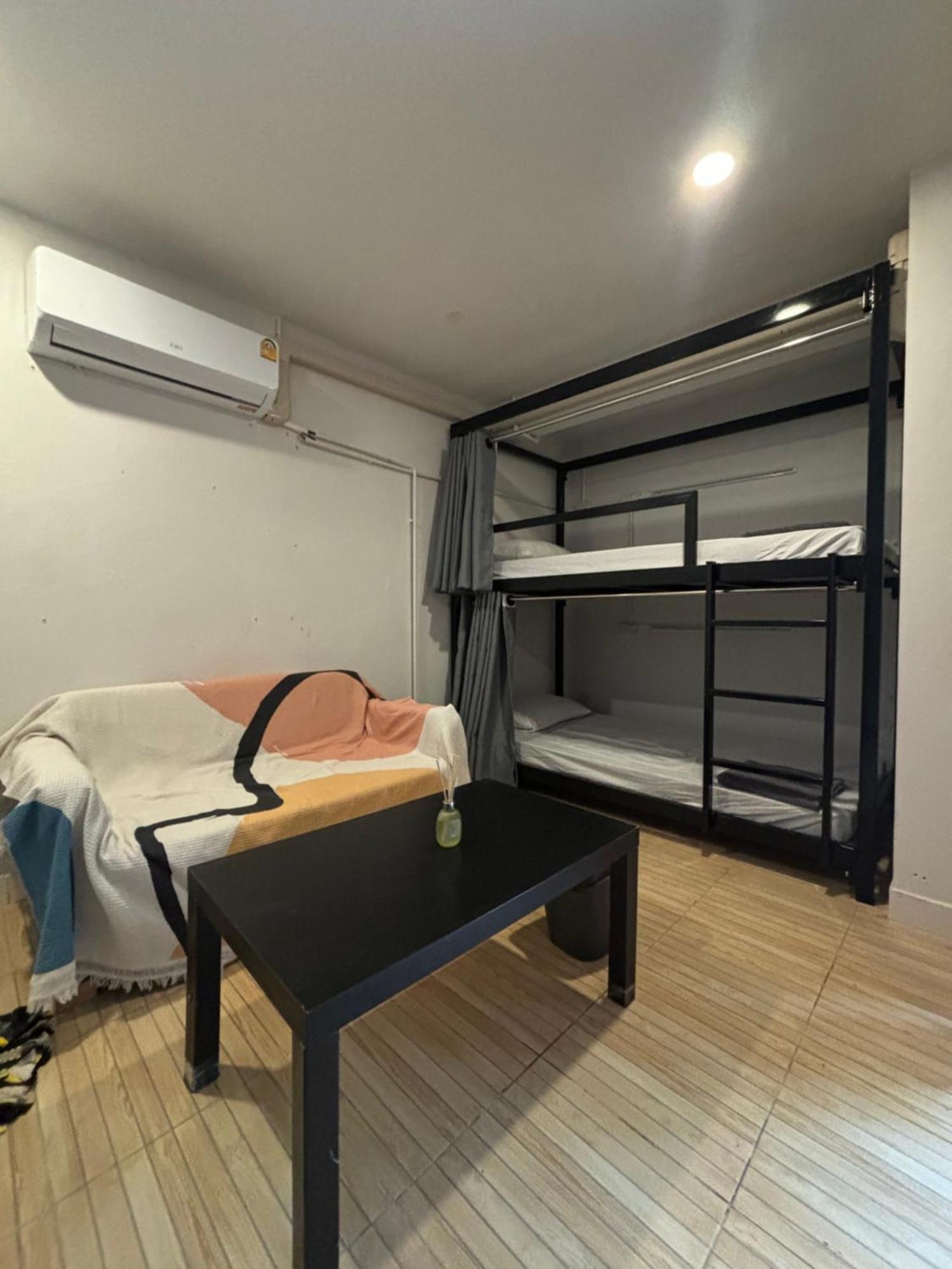 The Cute Silom Hostel Bangkok Bagian luar foto