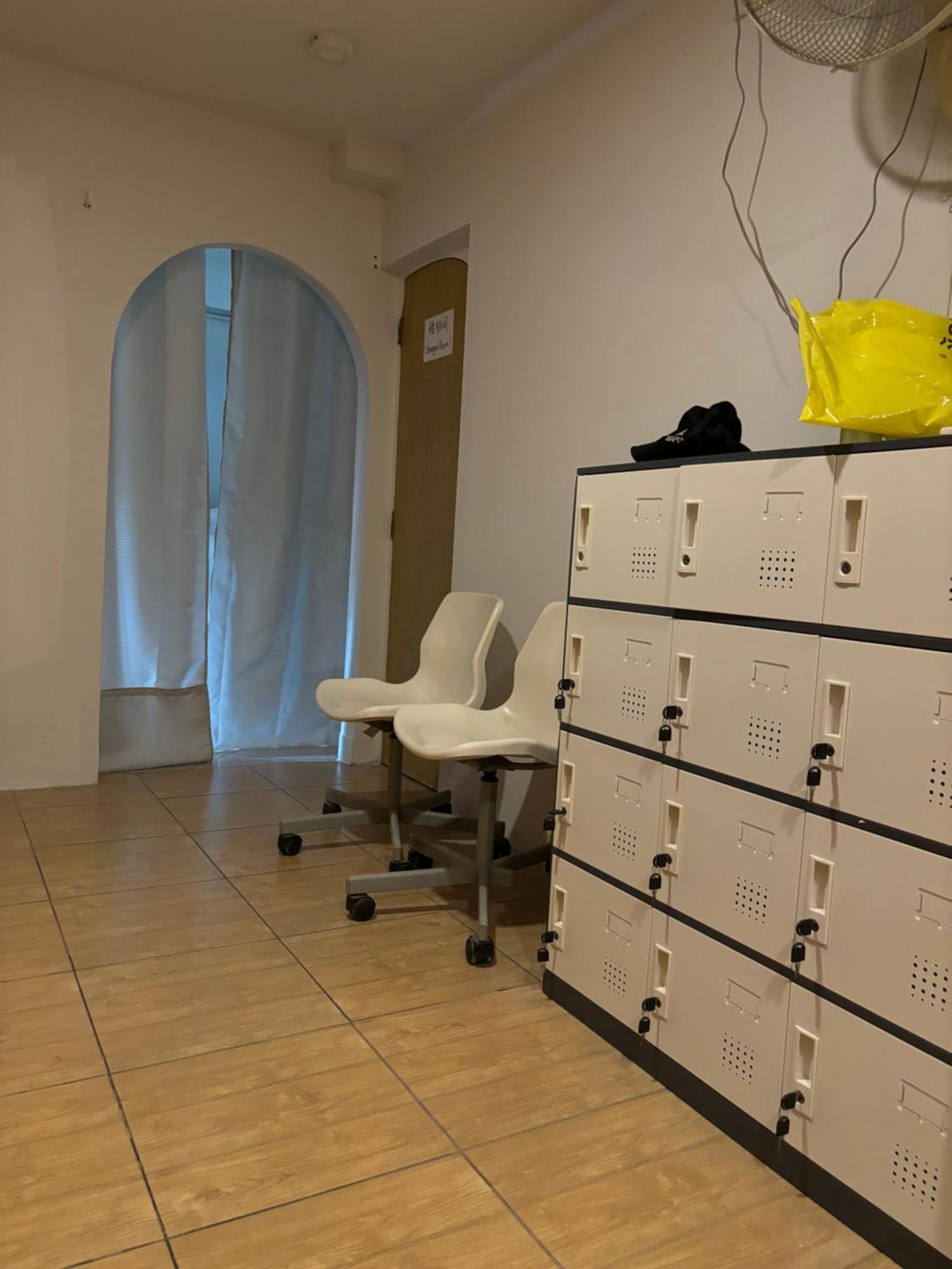 The Cute Silom Hostel Bangkok Bagian luar foto