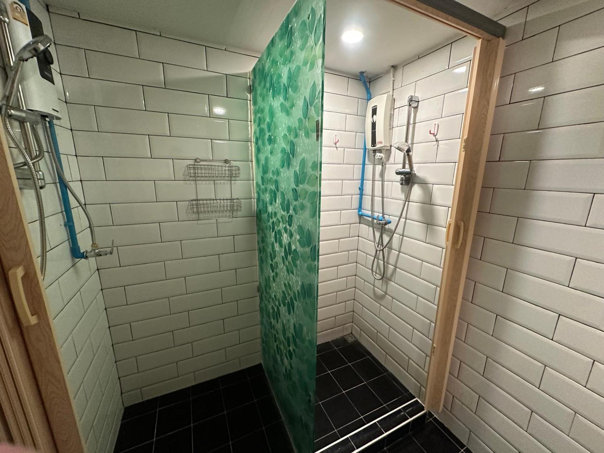 The Cute Silom Hostel Bangkok Bagian luar foto