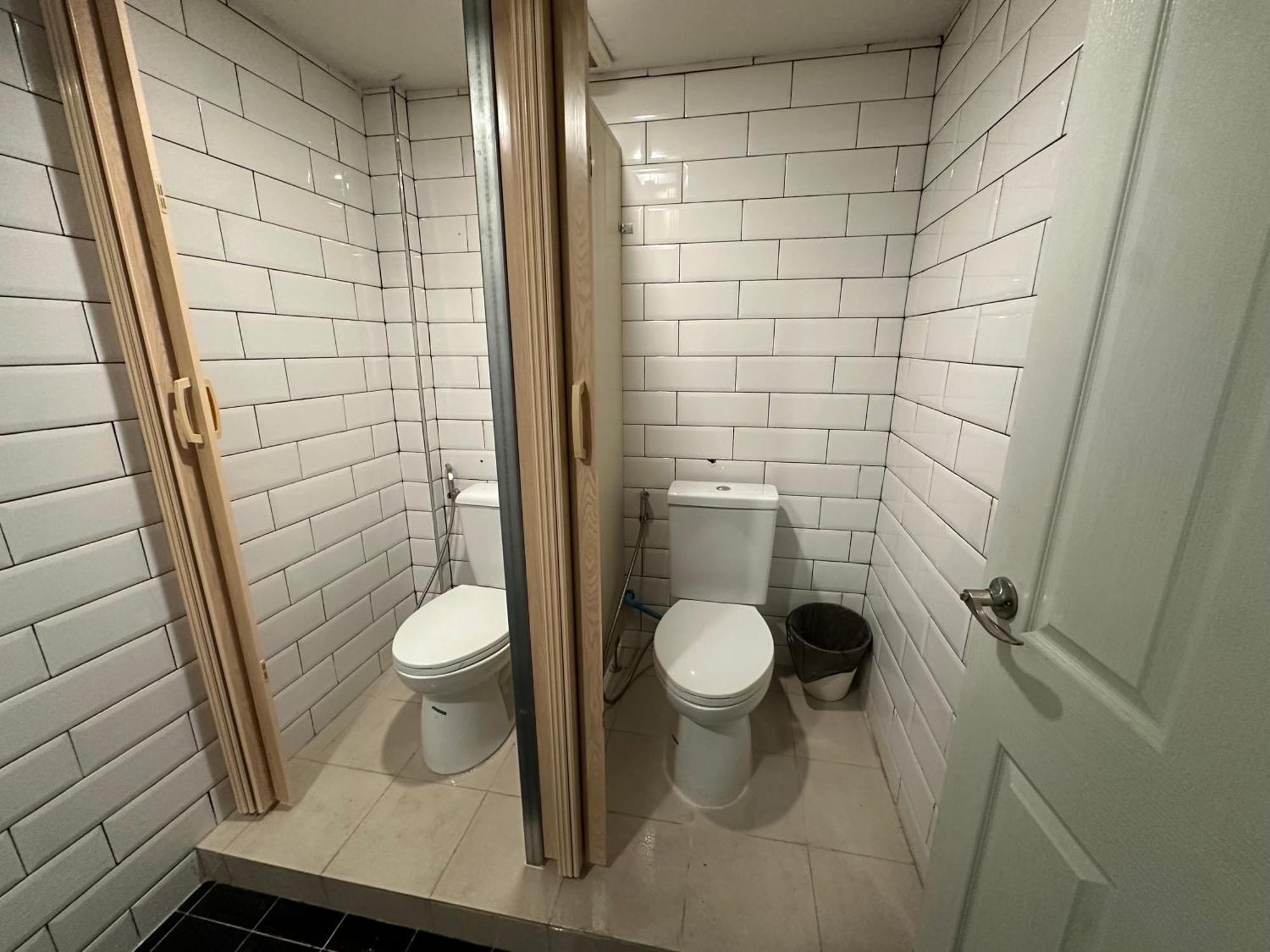 The Cute Silom Hostel Bangkok Bagian luar foto