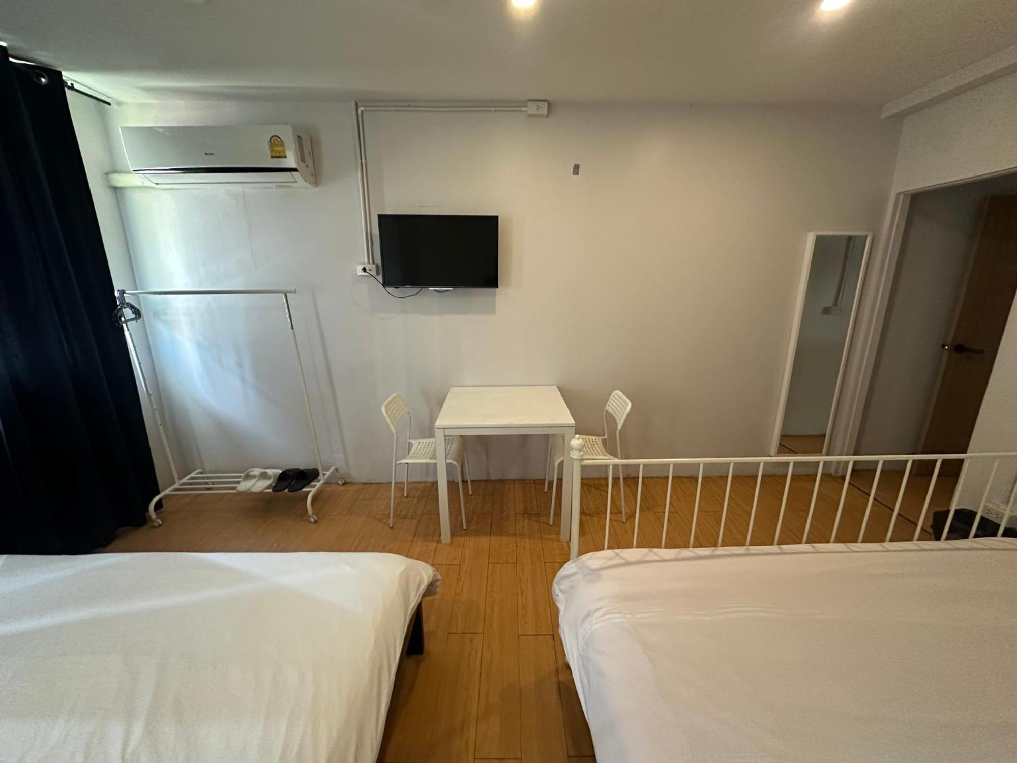 The Cute Silom Hostel Bangkok Bagian luar foto