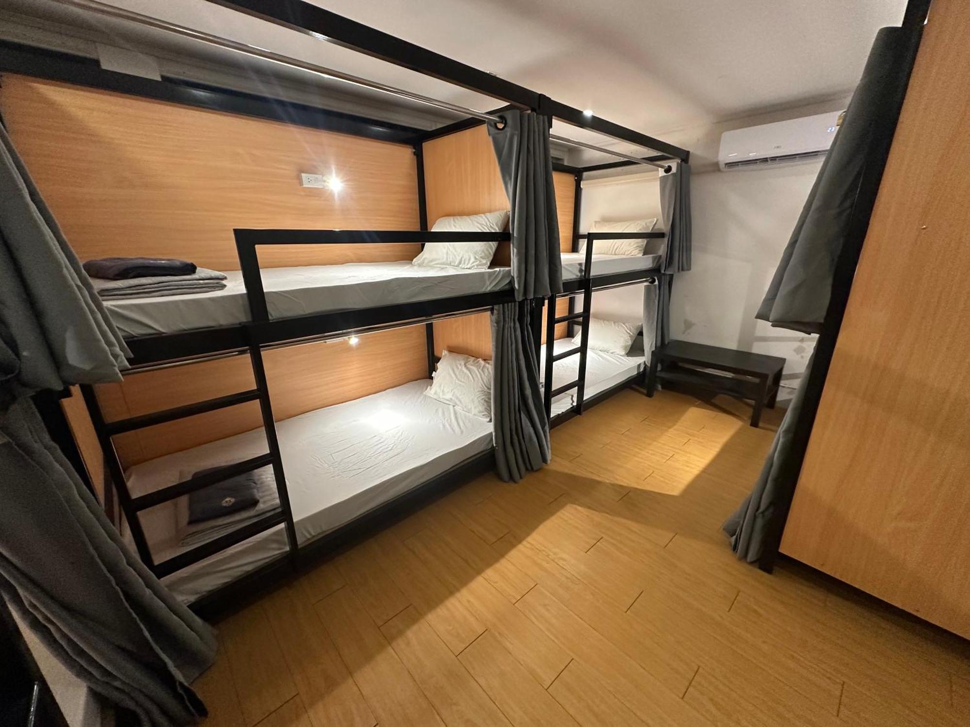 The Cute Silom Hostel Bangkok Bagian luar foto