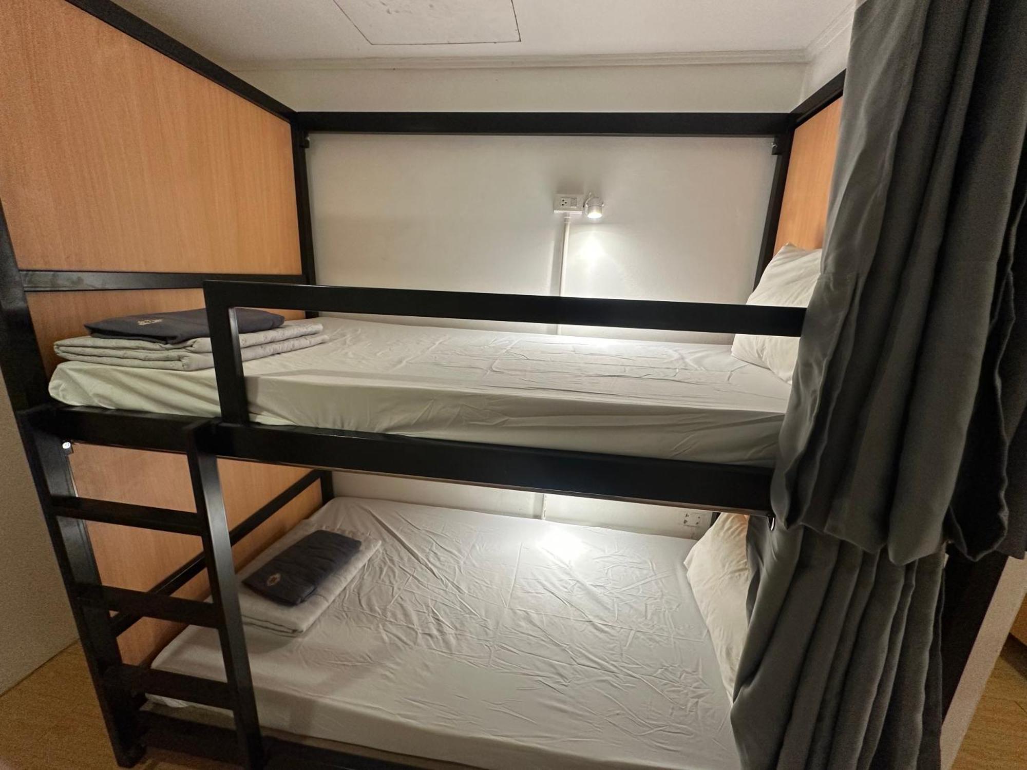 The Cute Silom Hostel Bangkok Bagian luar foto